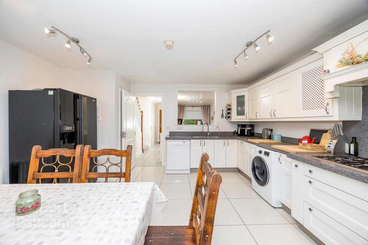 9 Millbourne Crescent 6 of 23