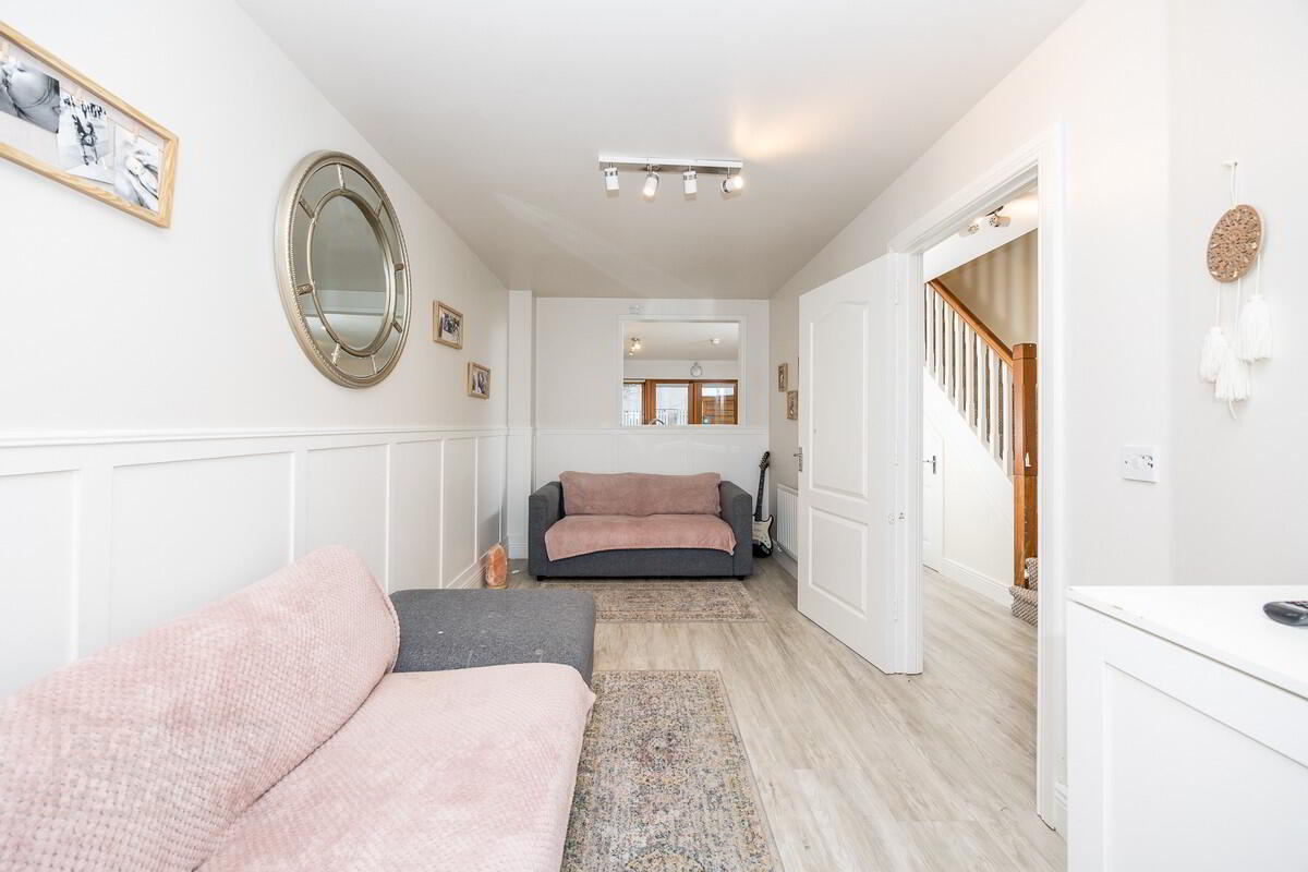 9 Millbourne Crescent 7 of 23