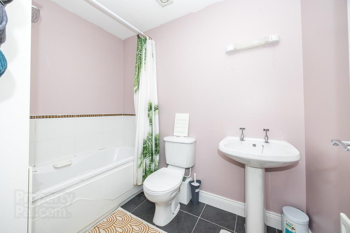9 Millbourne Crescent 13 of 23