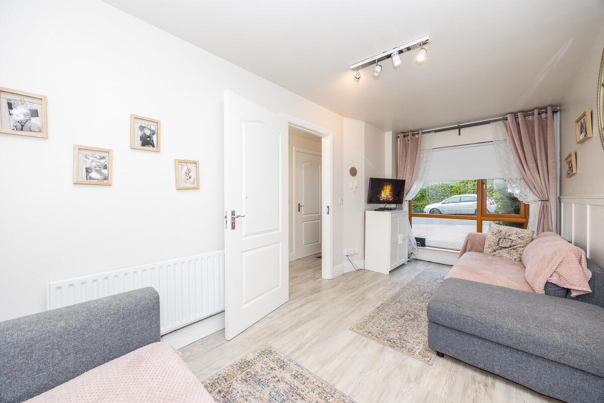 9 Millbourne Crescent 8 of 23