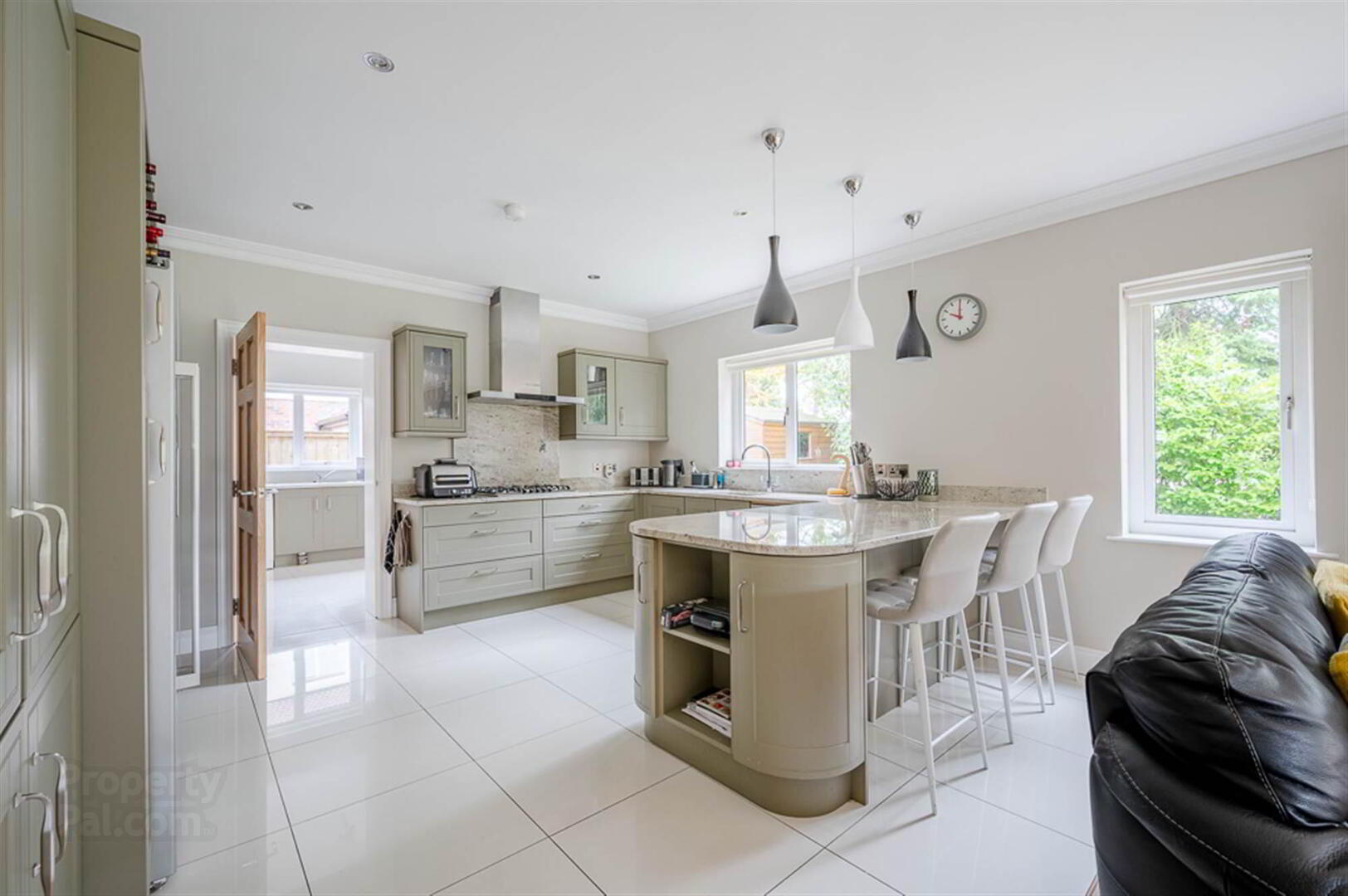 137 Shandon Park 9 of 41