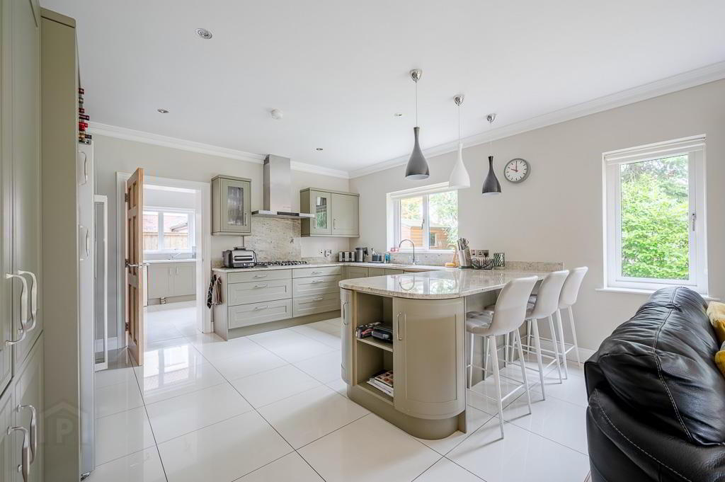 137 Shandon Park 9 of 41