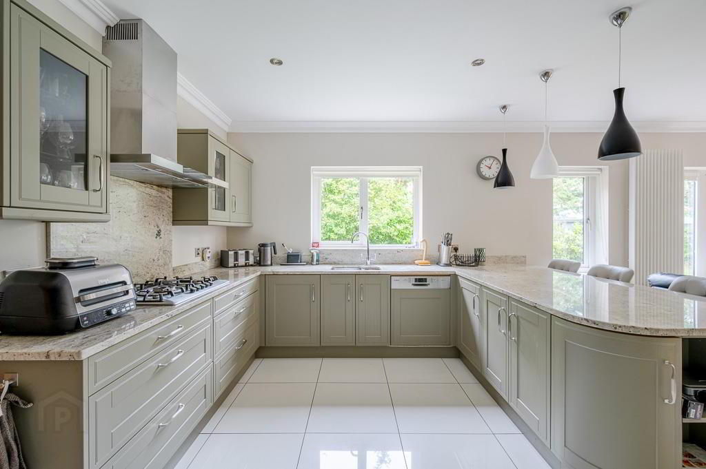 137 Shandon Park 10 of 41