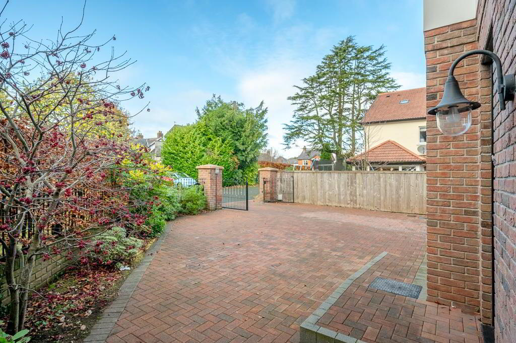 137 Shandon Park 35 of 41