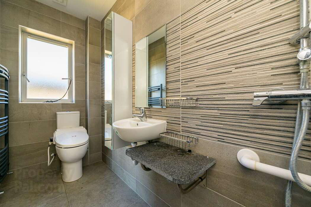 1 Ashewood Close 14 of 21