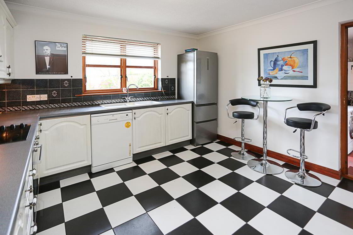 1 Lord Wardens Crescent 7 of 24