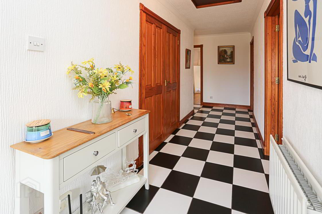 1 Lord Wardens Crescent 5 of 24