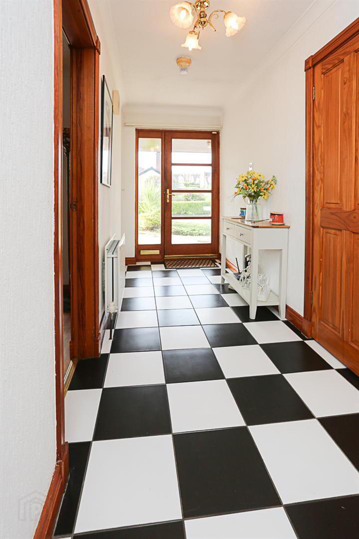 1 Lord Wardens Crescent 4 of 24