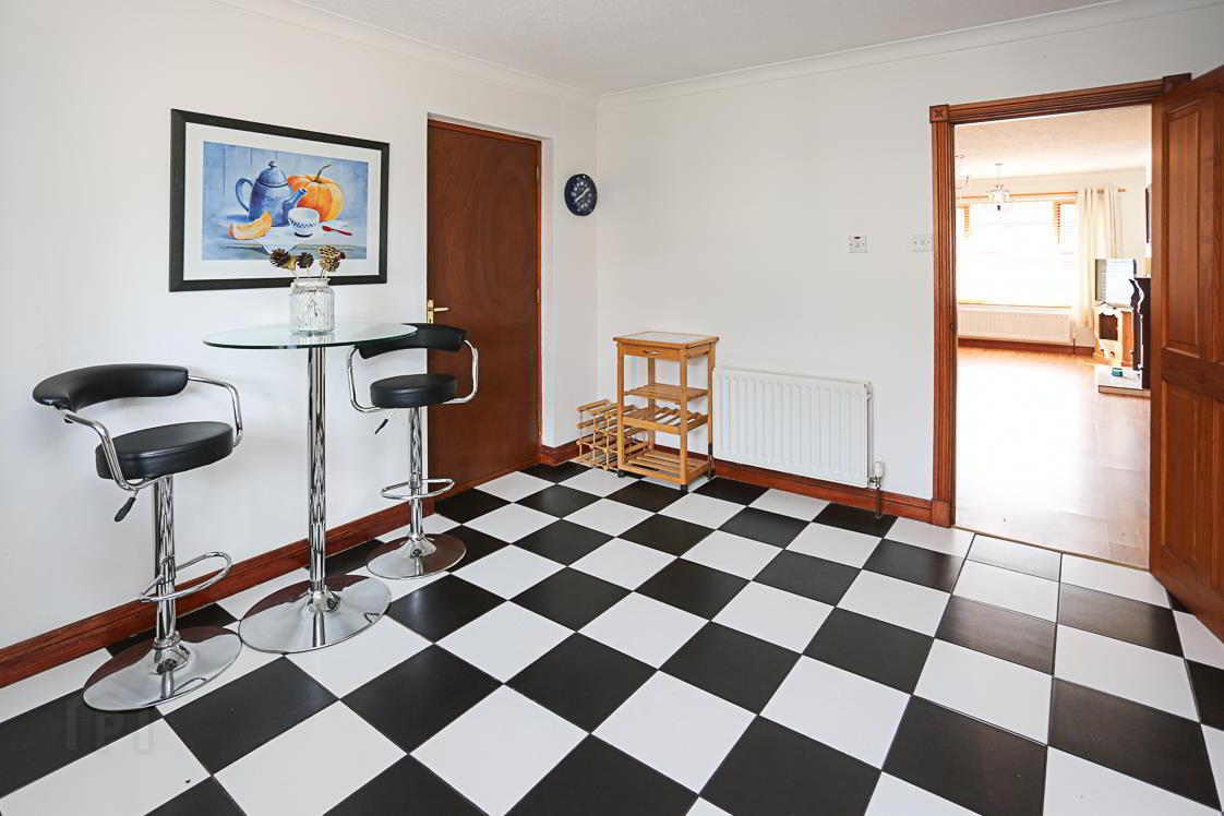 1 Lord Wardens Crescent 8 of 24