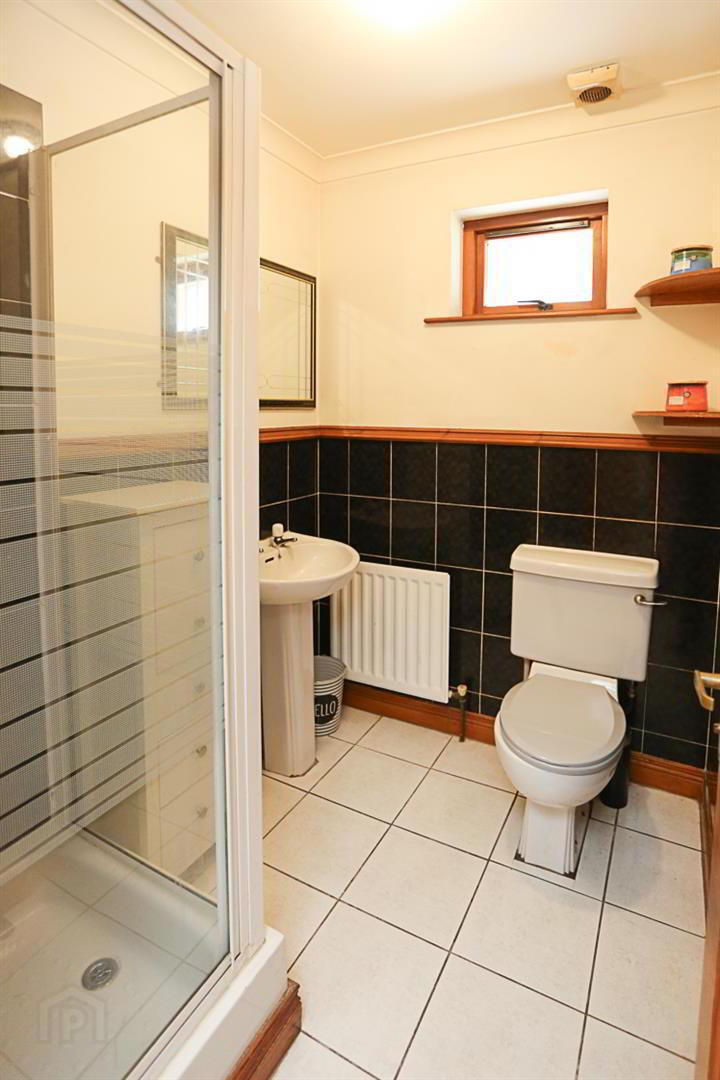 1 Lord Wardens Crescent 16 of 24
