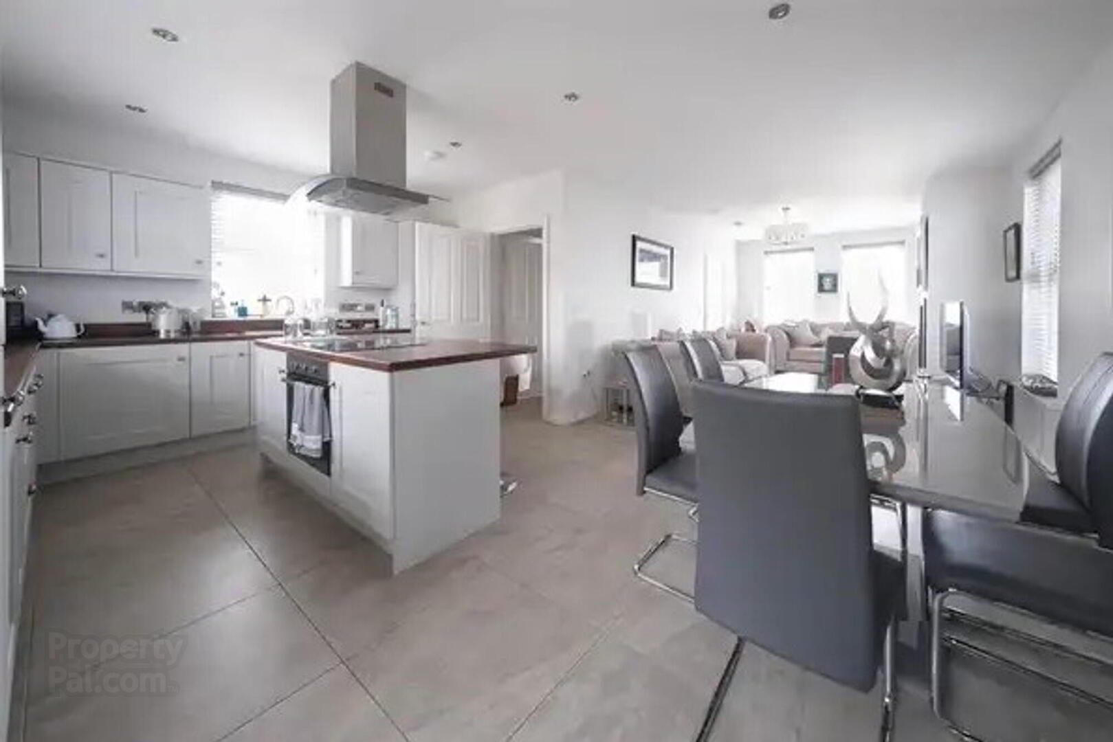 48 Farm Lodge Lane 6 of 16