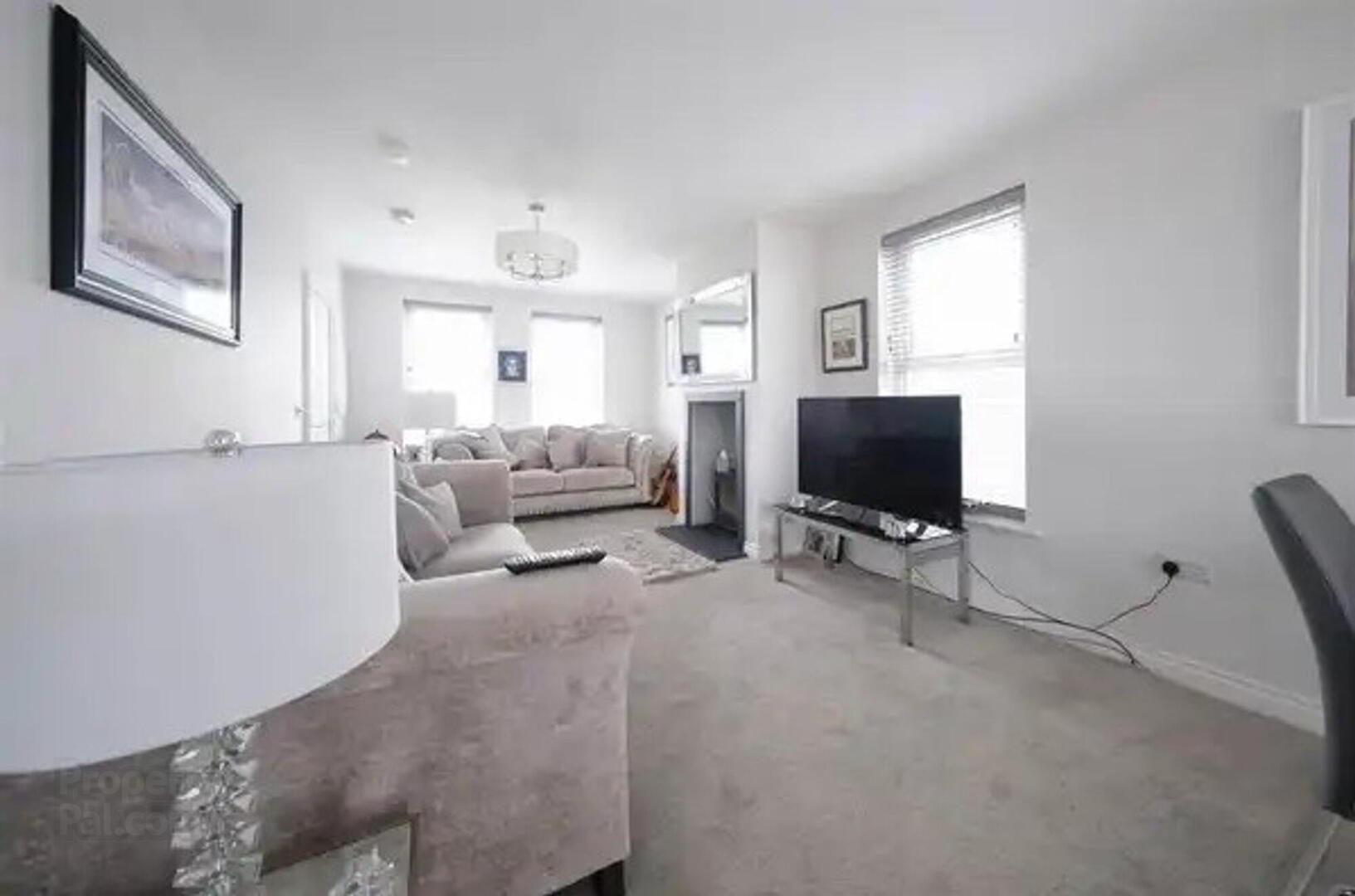 48 Farm Lodge Lane 7 of 16