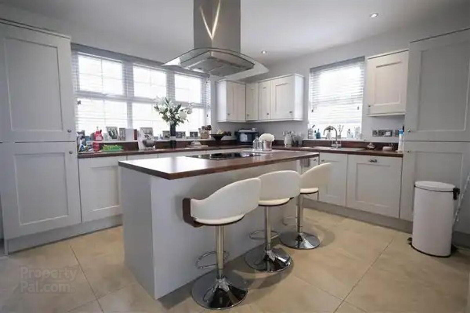 48 Farm Lodge Lane 4 of 16