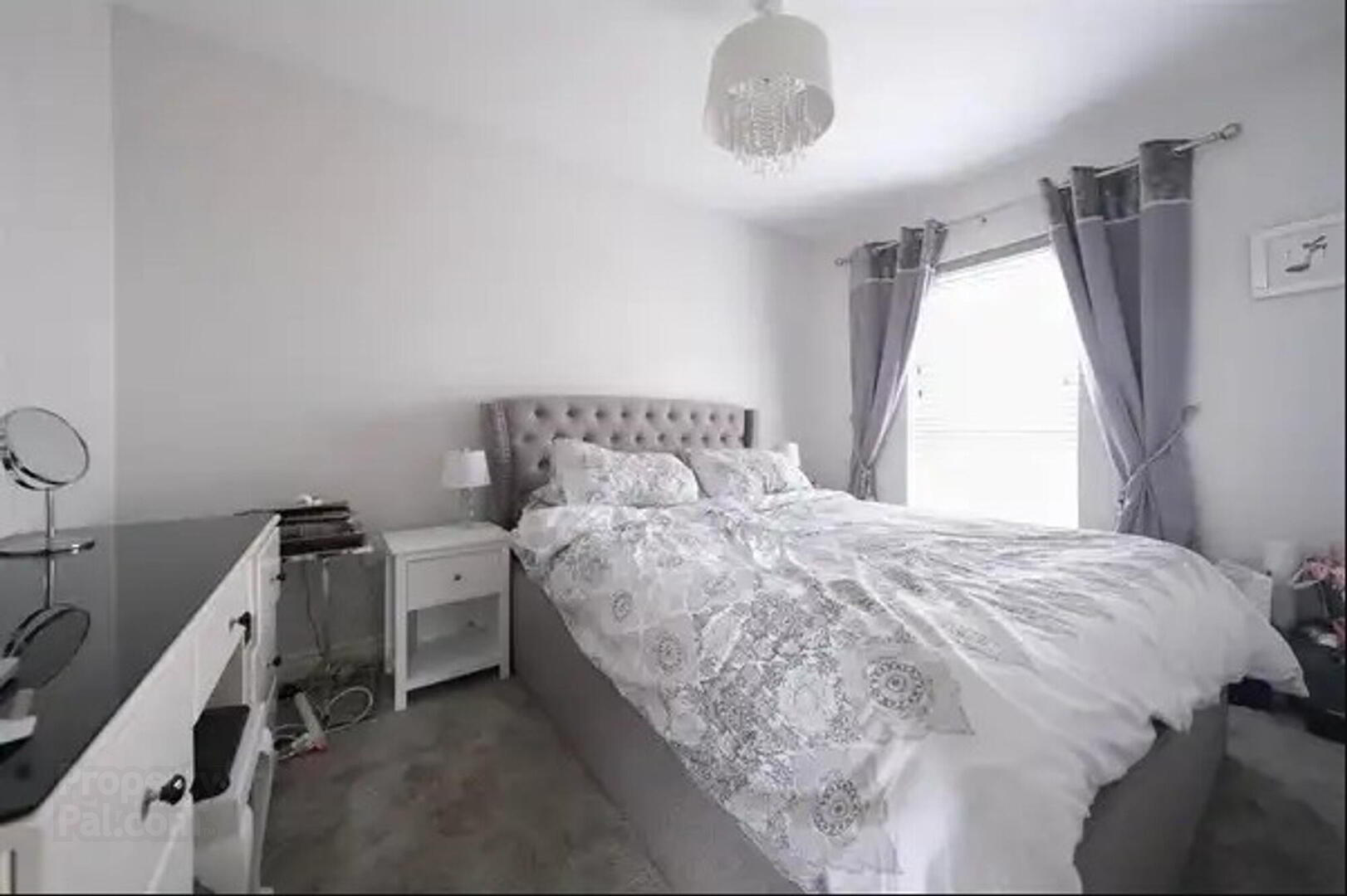 48 Farm Lodge Lane 13 of 16