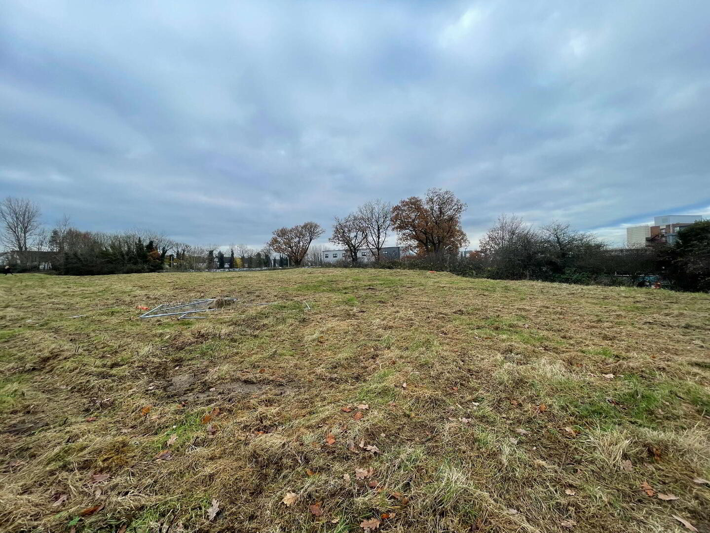 Land At, Lisnisky Lane