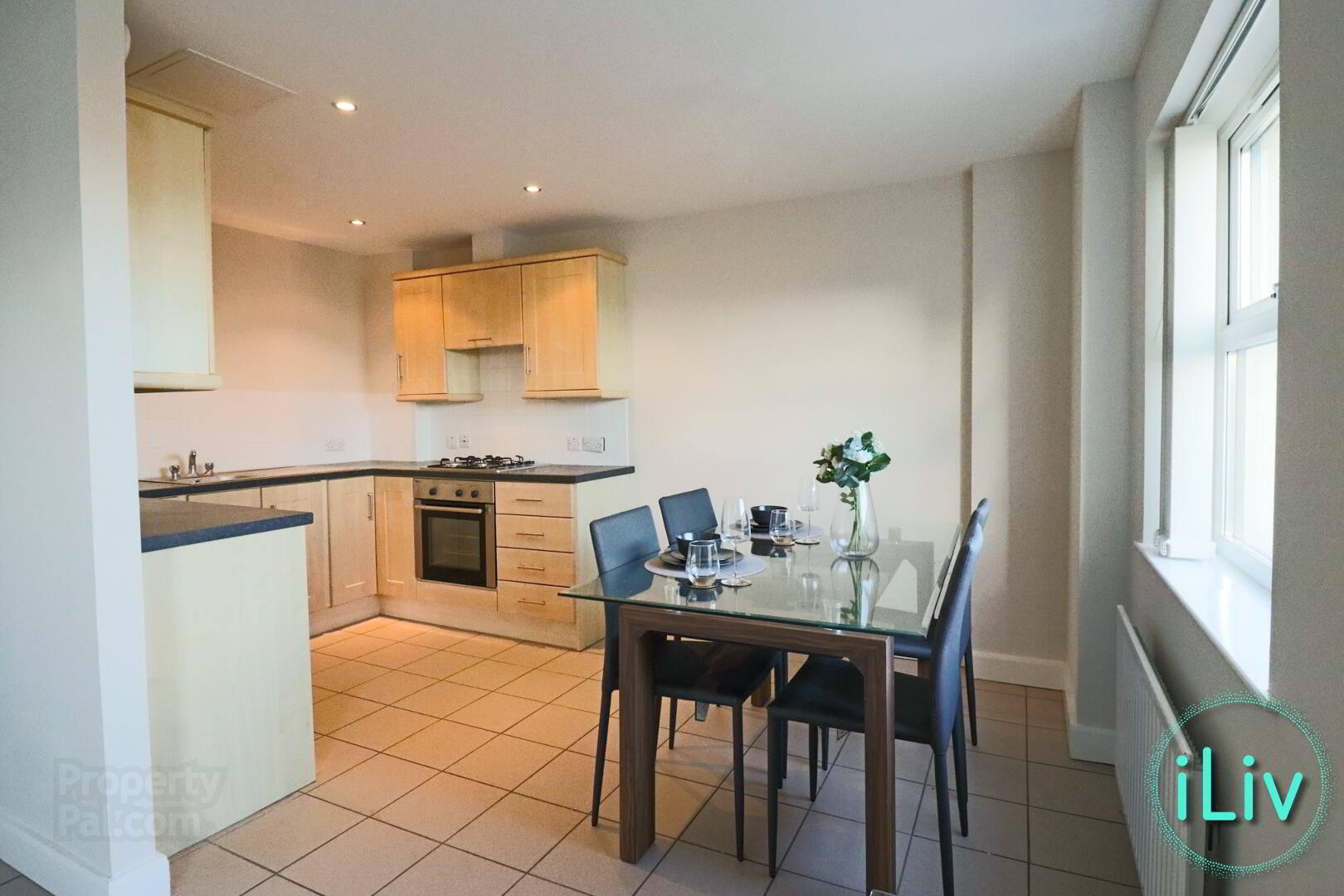 906 College Court Central, 56 King Street 16 of 21