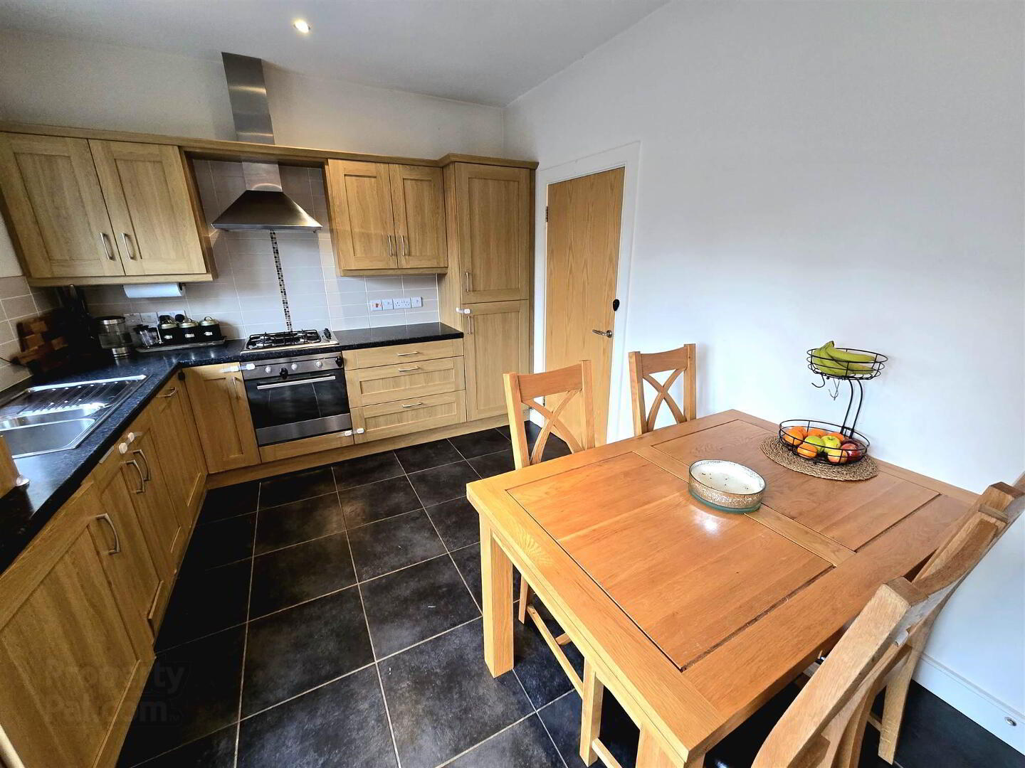 12 Ayrshire Square 6 of 21
