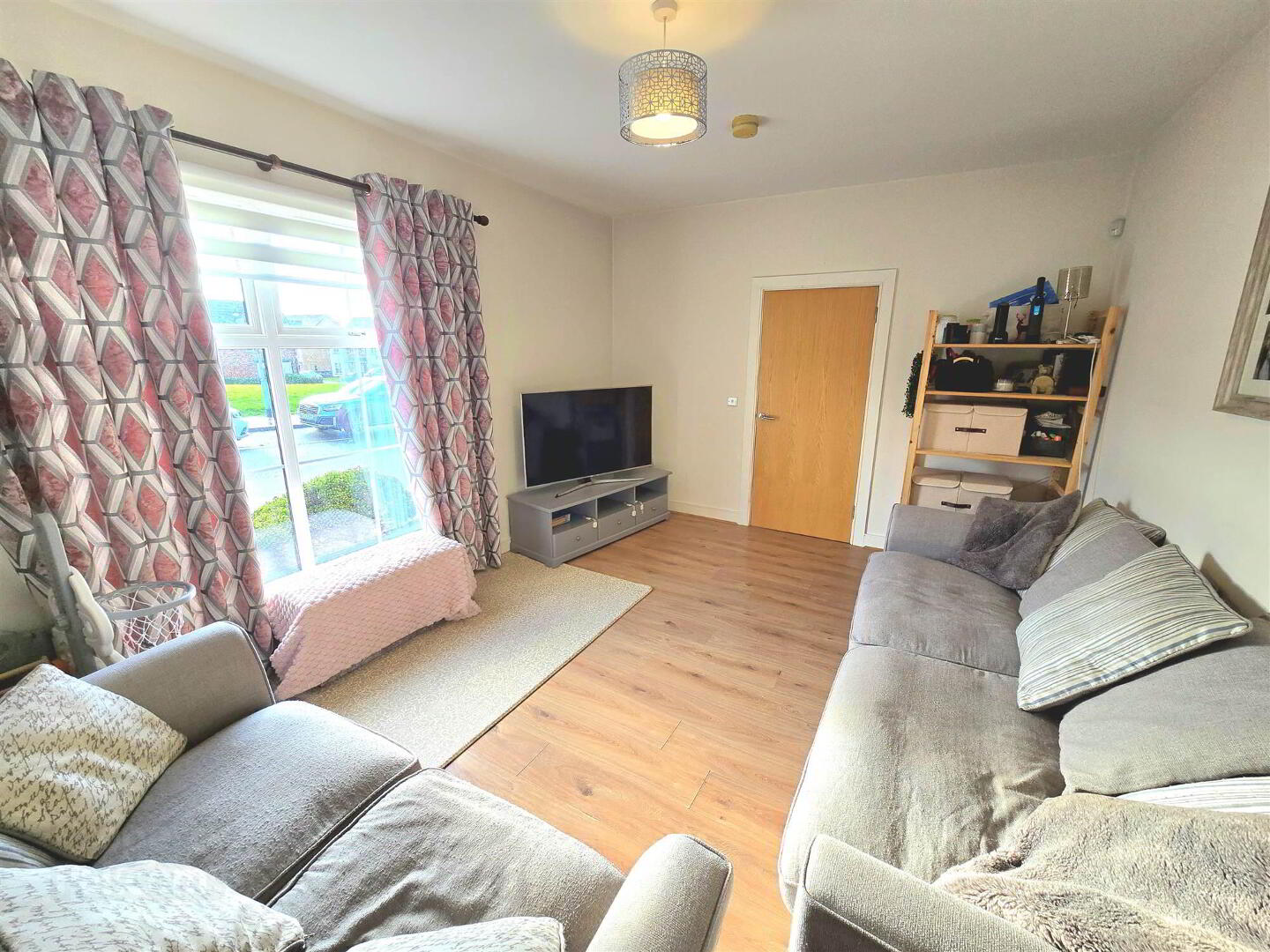 12 Ayrshire Square 4 of 21