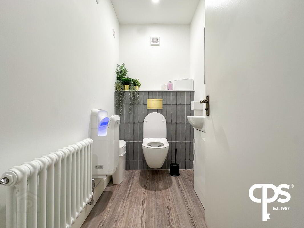 10 Rusell Street 44 of 77