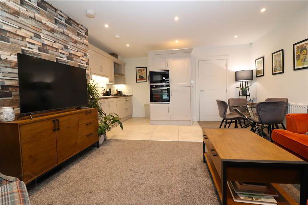 42 Woodbrook Manor 6 of 11