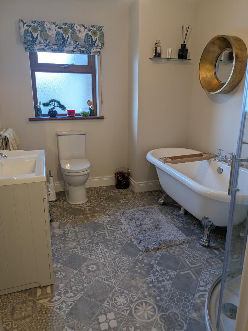 Room 1, 2 Ashlea Drive 6 of 13