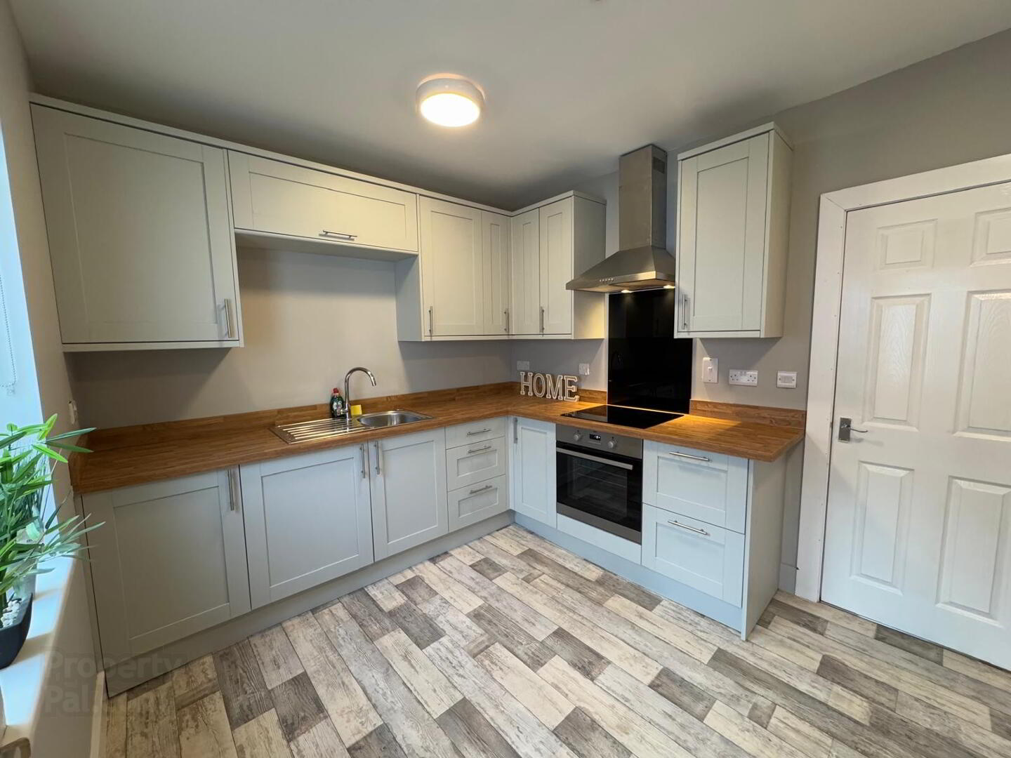 24 Benburb Street 4 of 10