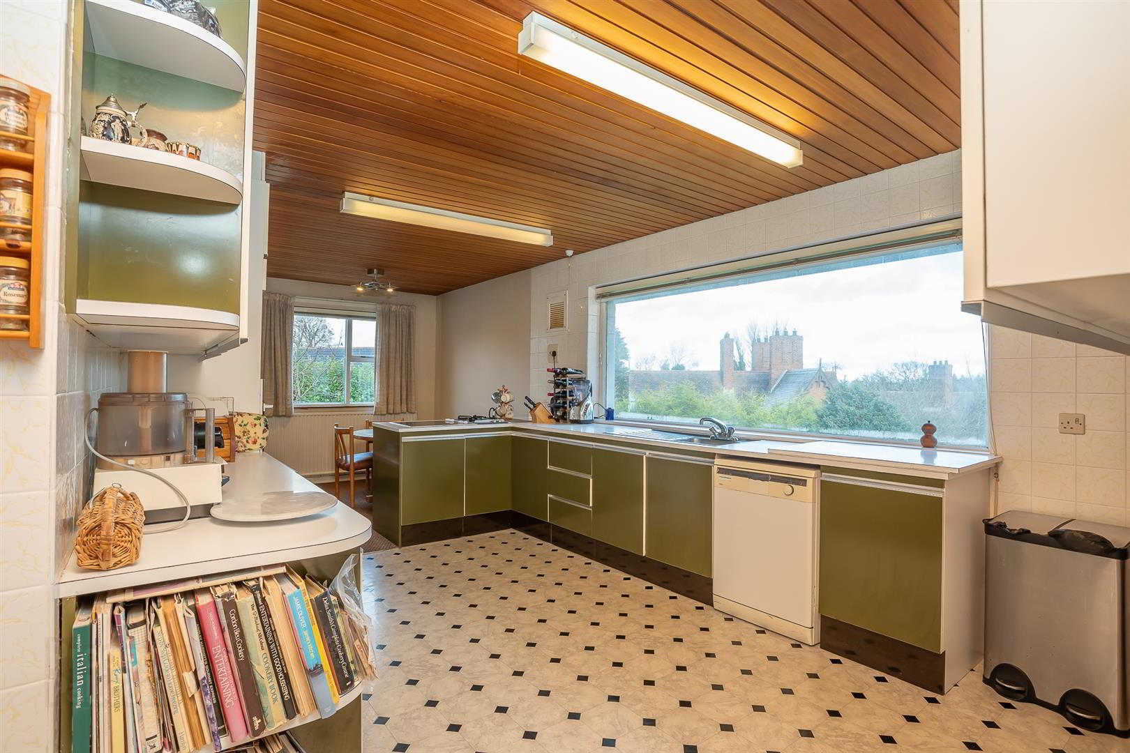 16 Larch Hill Avenue 15 of 44