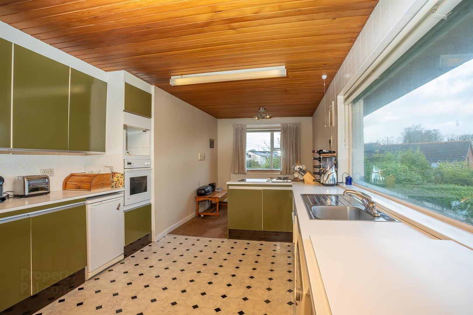 16 Larch Hill Avenue 17 of 44