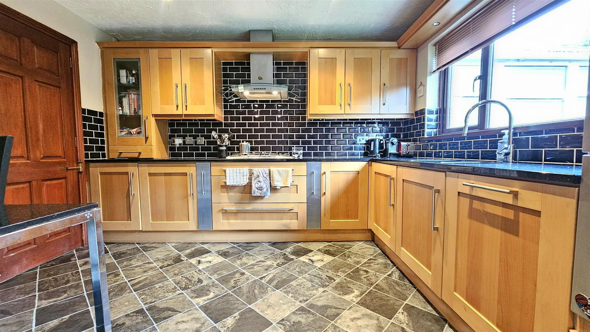 87 Taylors Avenue 10 of 26