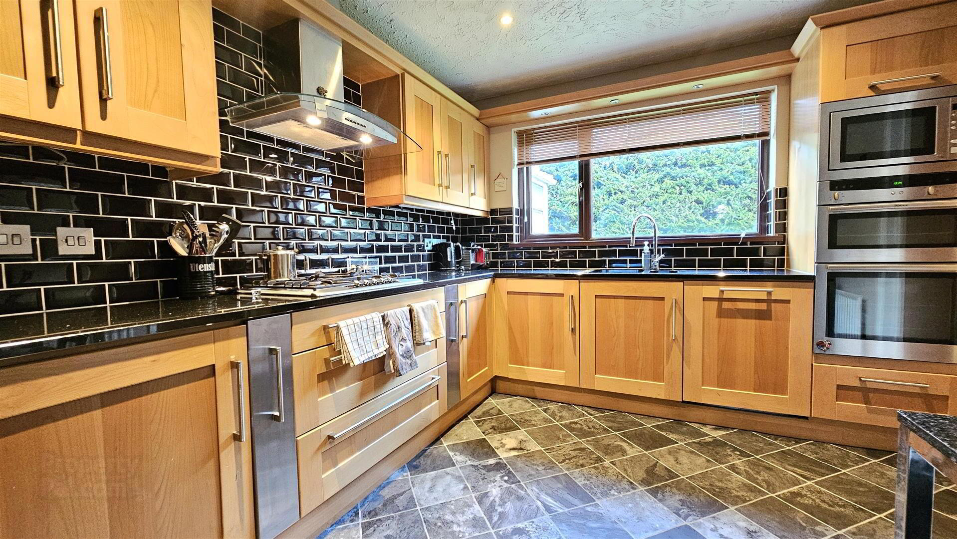 87 Taylors Avenue 11 of 26