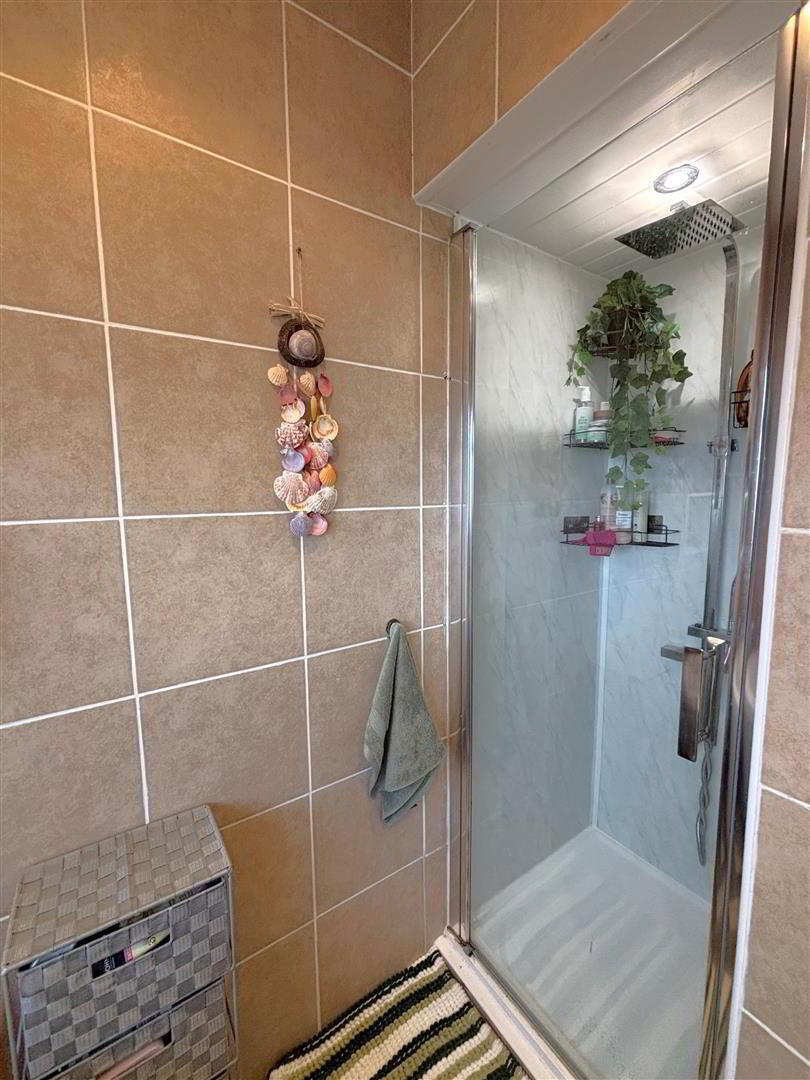 9 Innisfayle Gardens 15 of 29