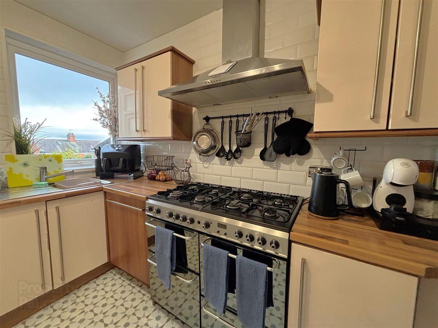 9 Innisfayle Gardens 13 of 29