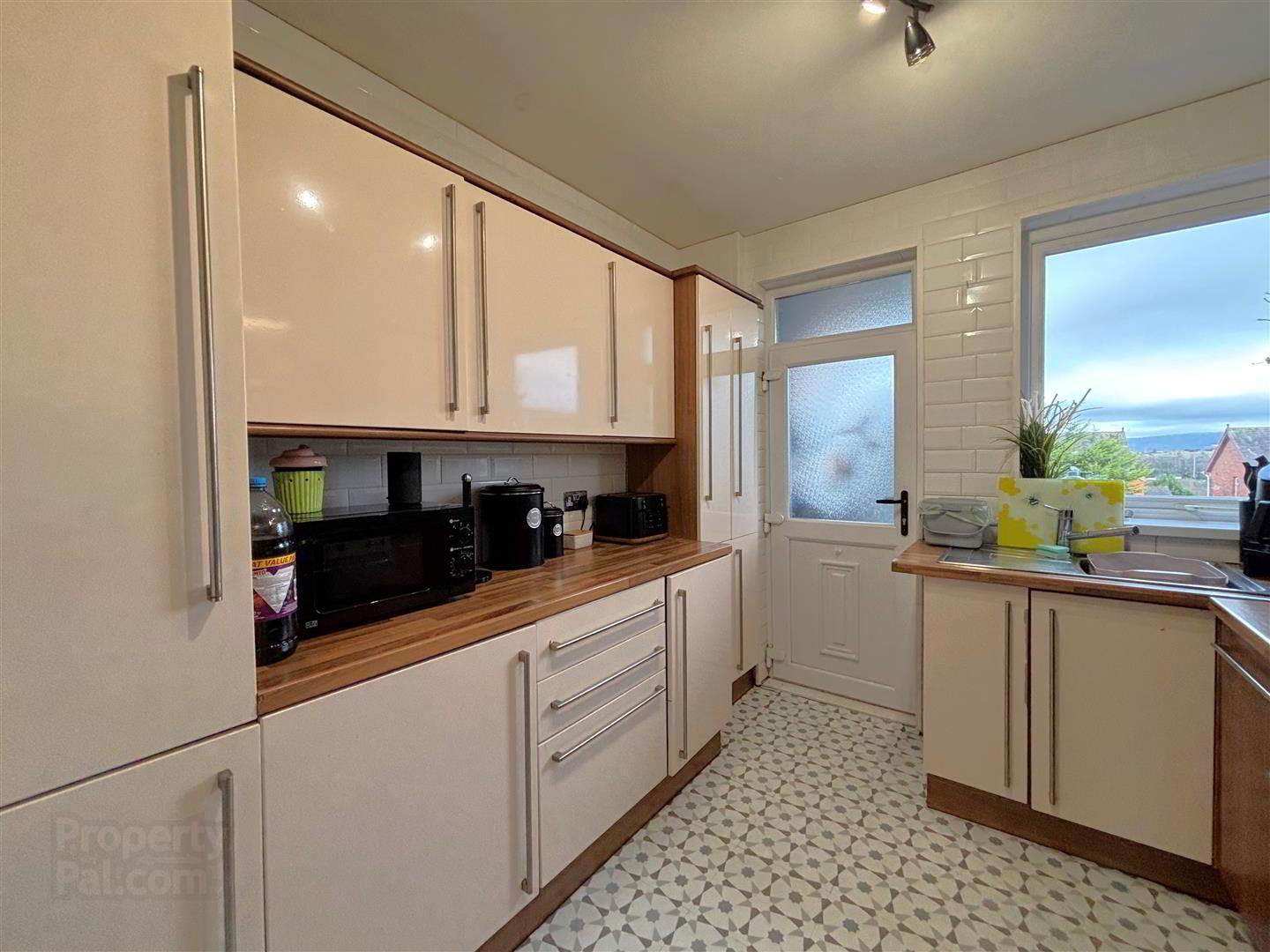 9 Innisfayle Gardens 12 of 29