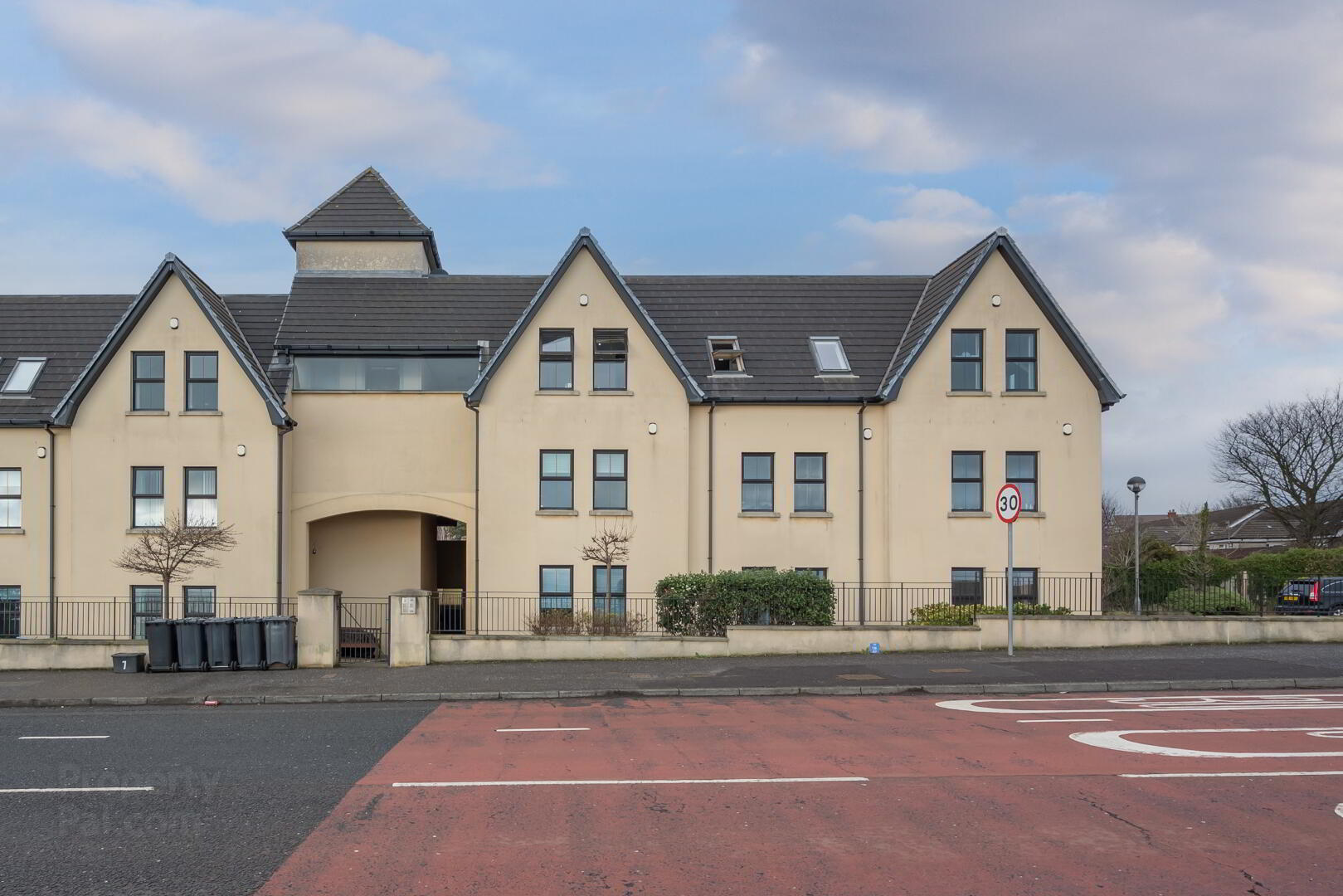 Apt 5 Fishermans Mews, 30 Larne Road