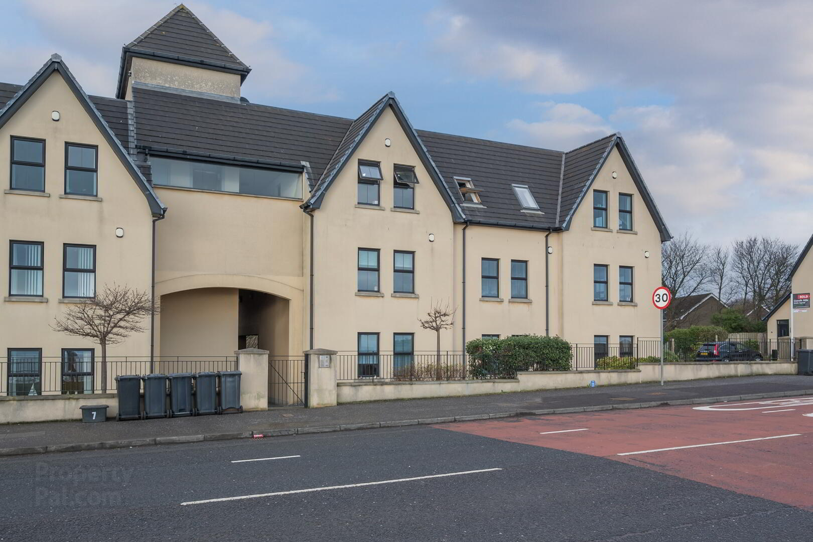 Apt 5 Fishermans Mews, 30 Larne Road