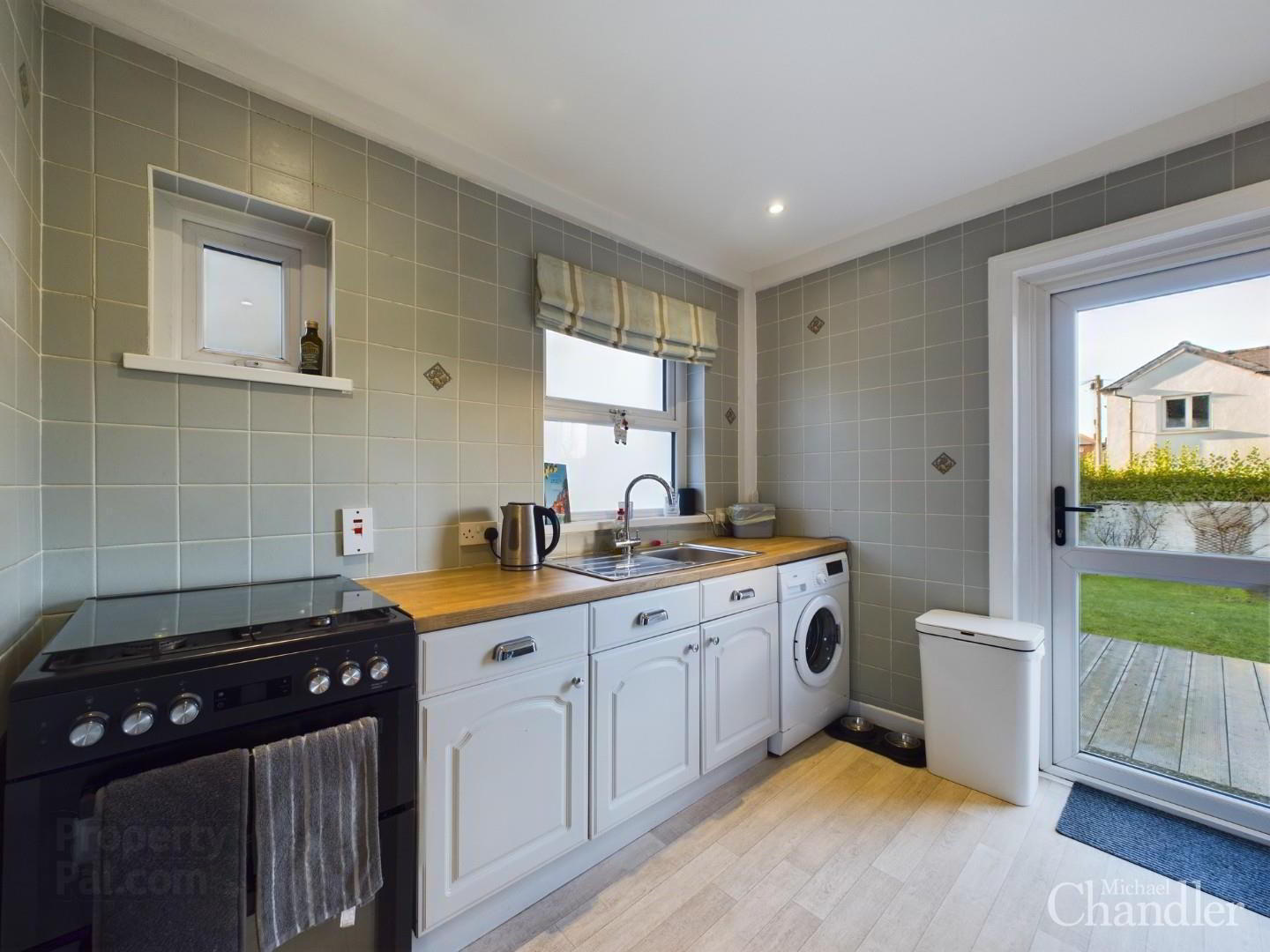 14 Chesham Crescent 4 of 15