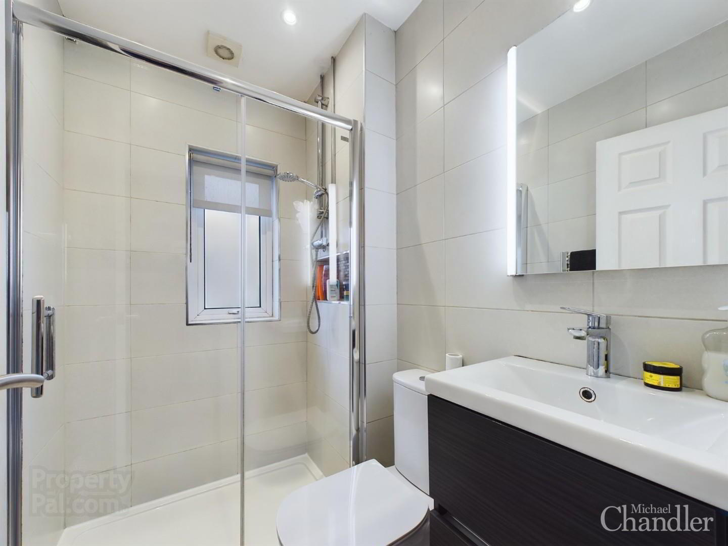 14 Chesham Crescent 11 of 15