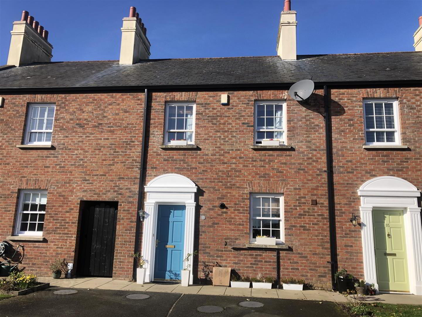17 Manor Farm Crescent 1 of 16