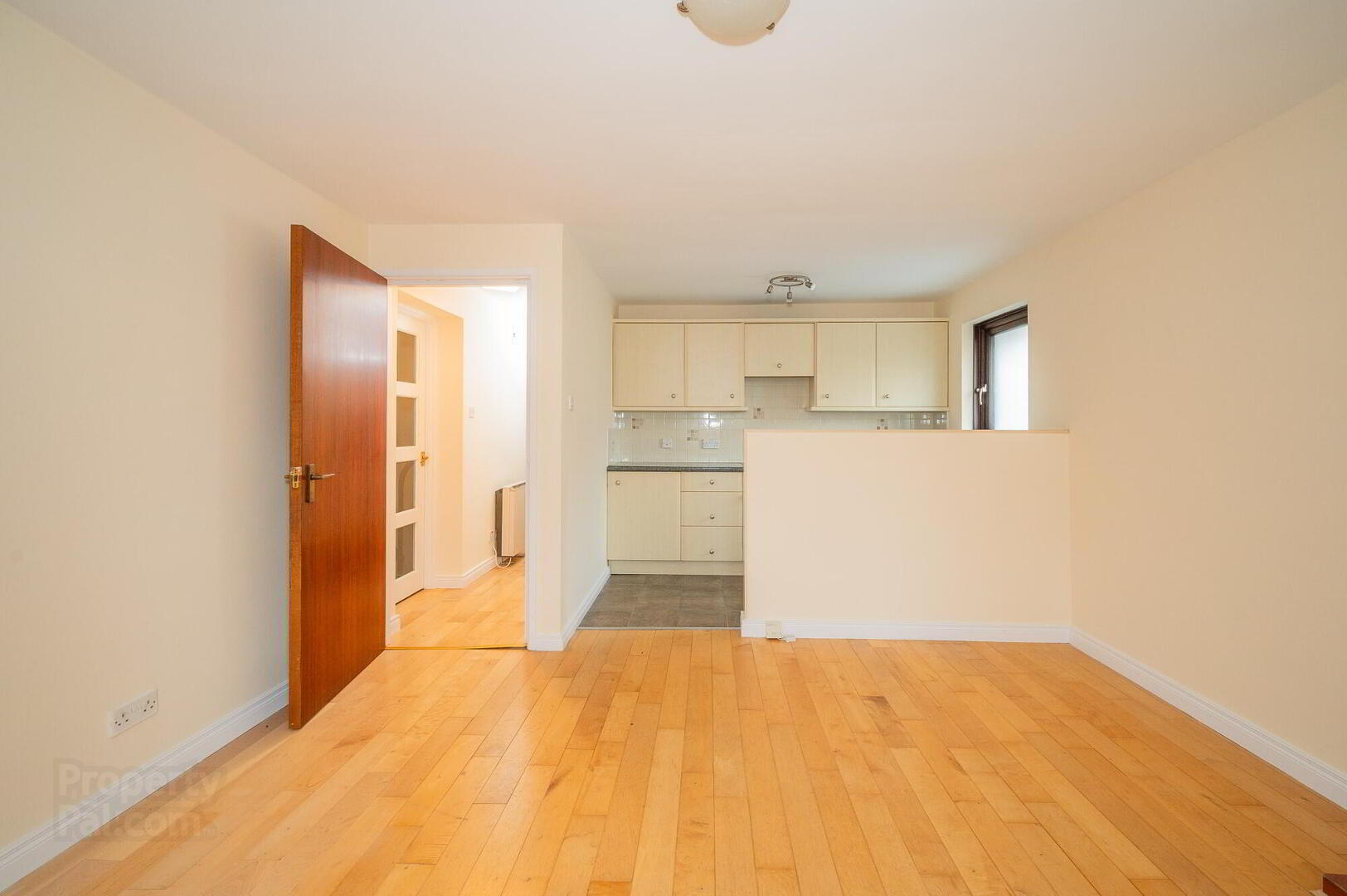 Apt 6, 82a South Parade 5 of 10