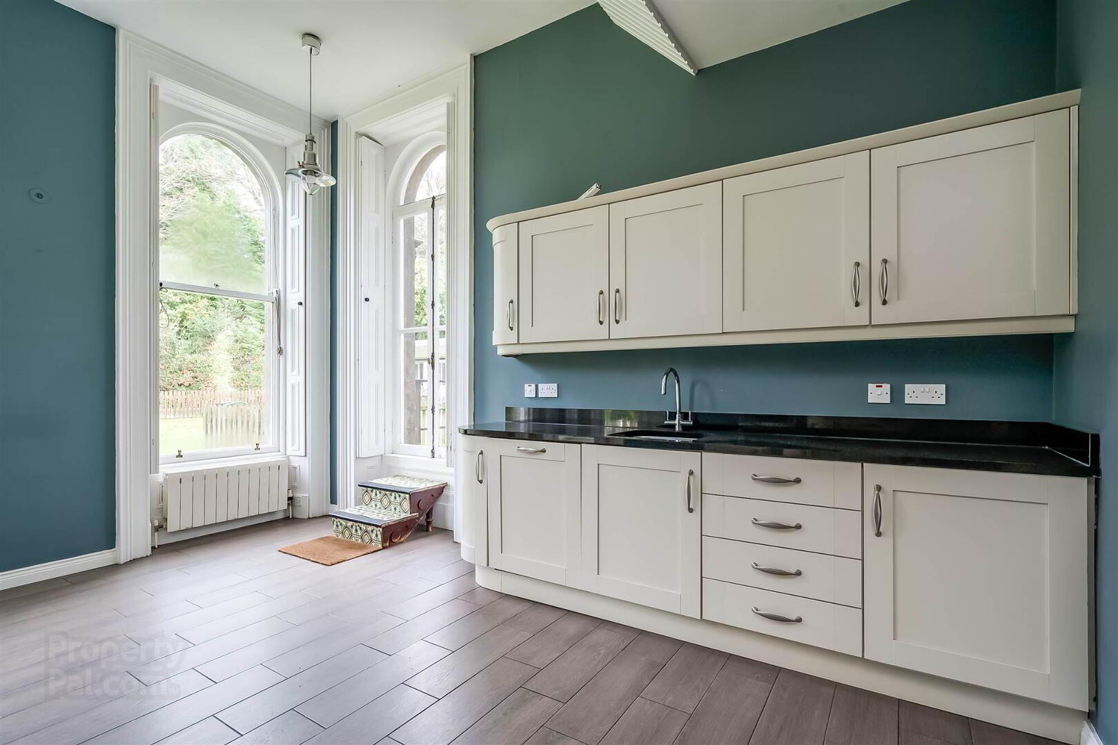 Flat 1 Lismachan House, 378 Belmont Road 10 of 24