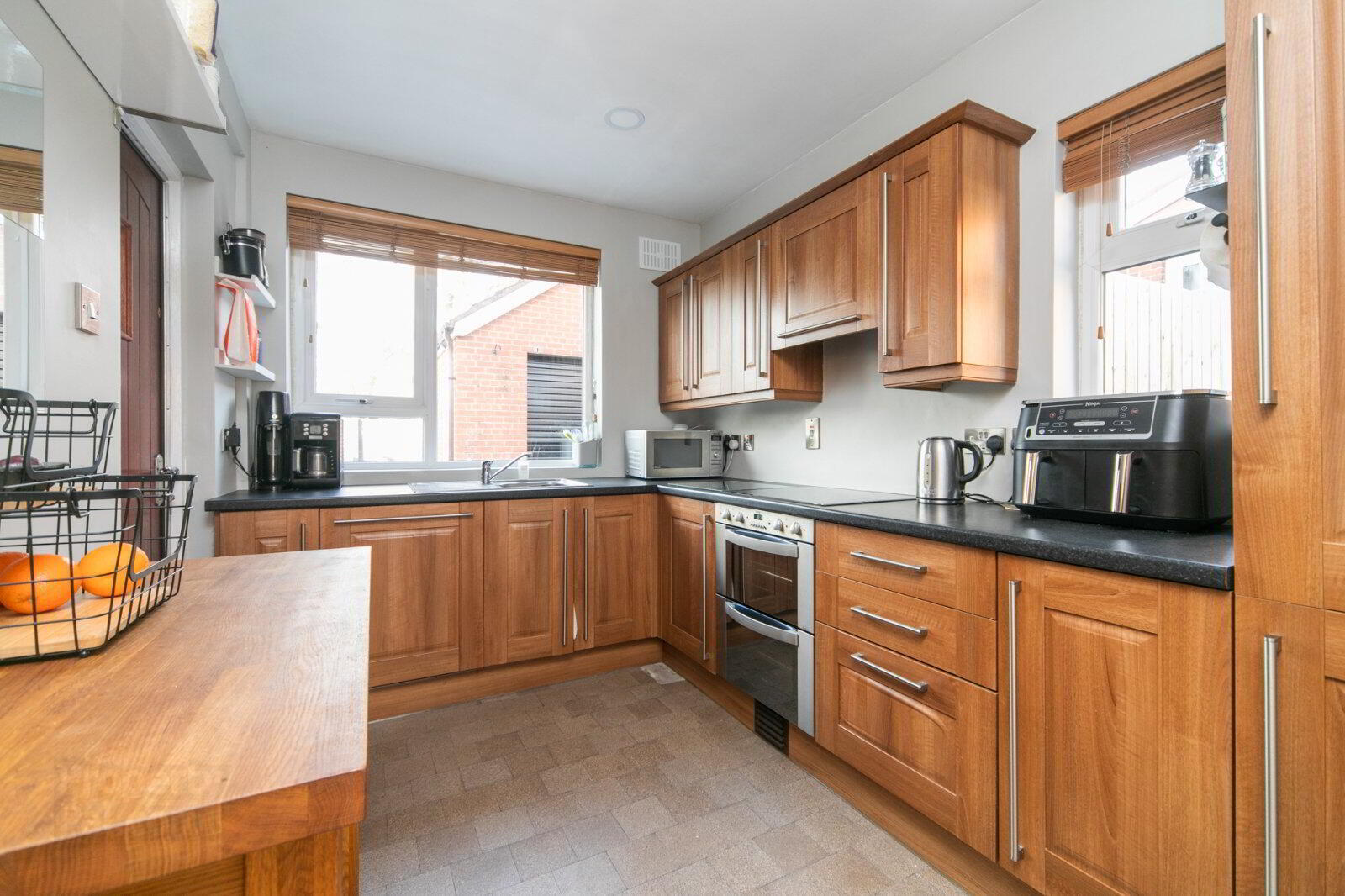 50 Glendale Avenue North 7 of 16
