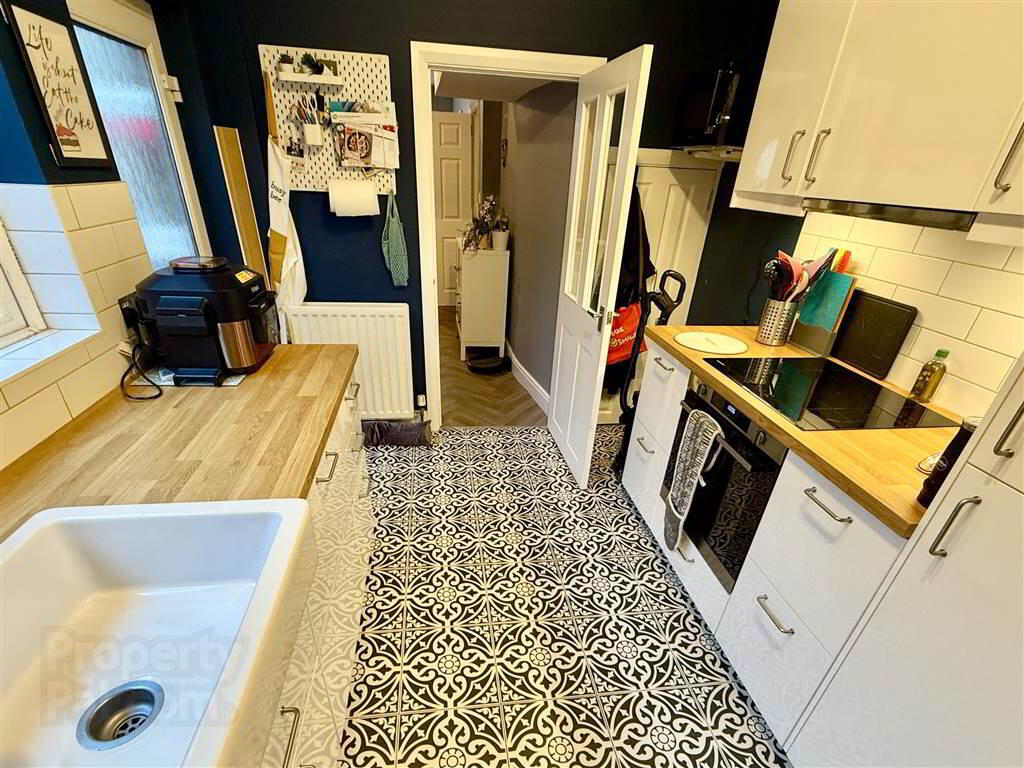 11 Titania Street 9 of 16