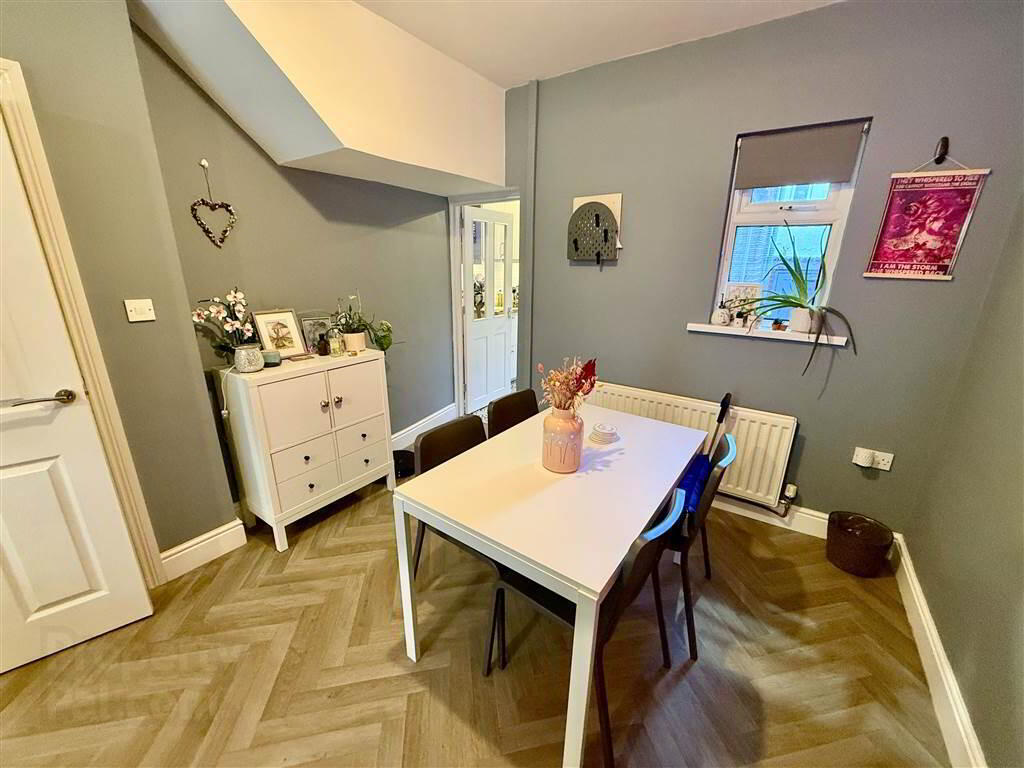 11 Titania Street 6 of 16