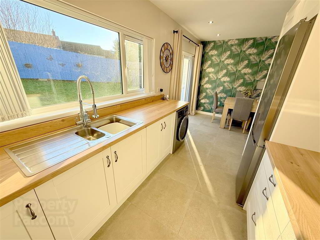 2 Alder Close 10 of 16