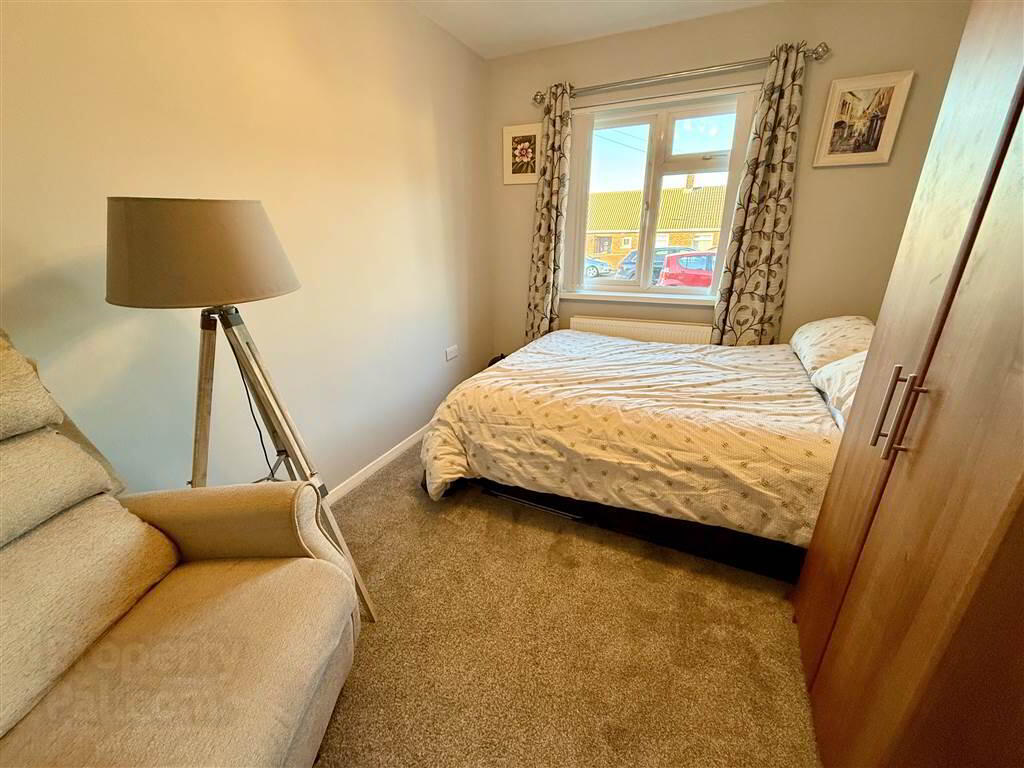 2 Alder Close 13 of 16