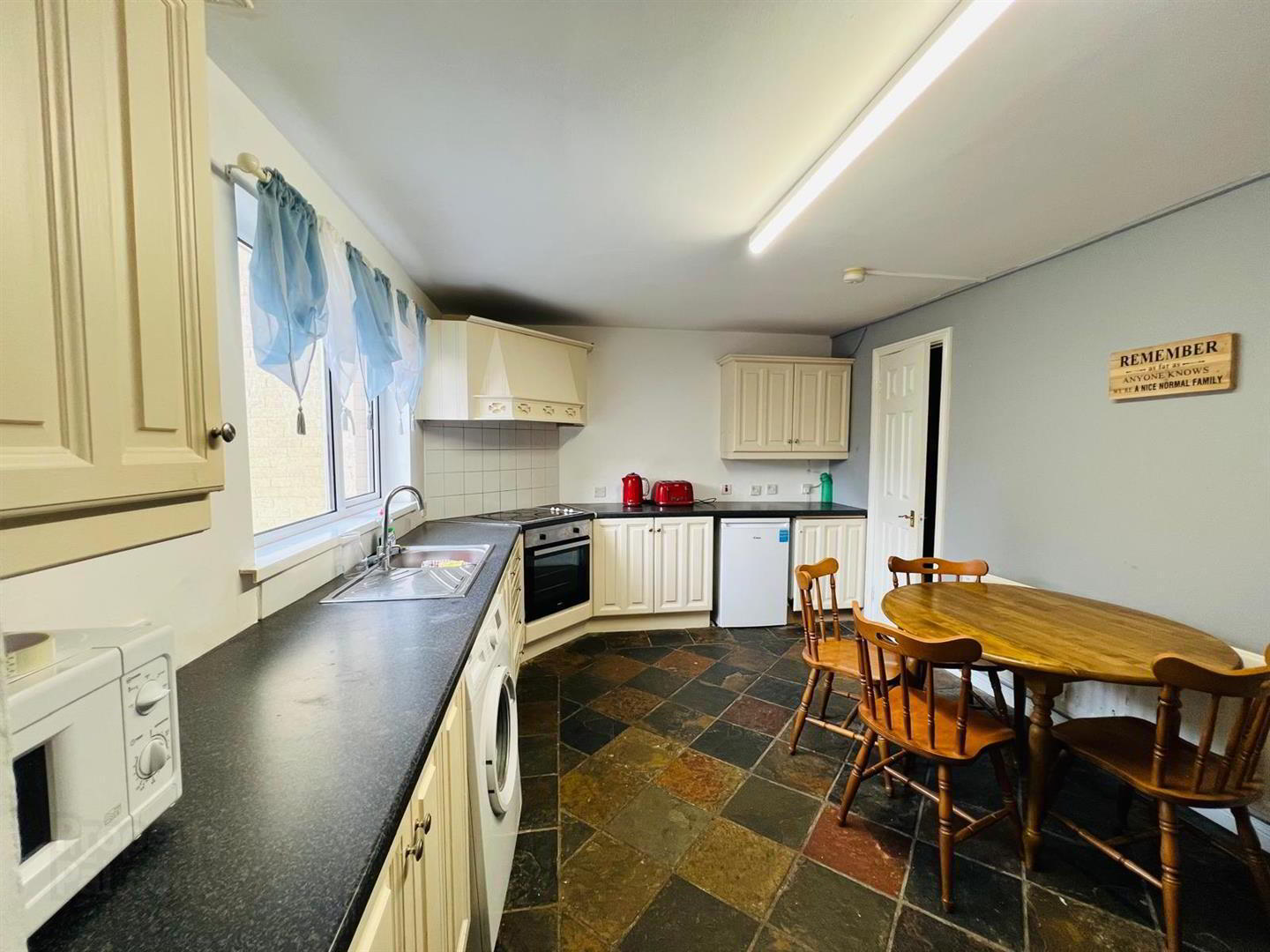 78 Ederowen Park 5 of 8