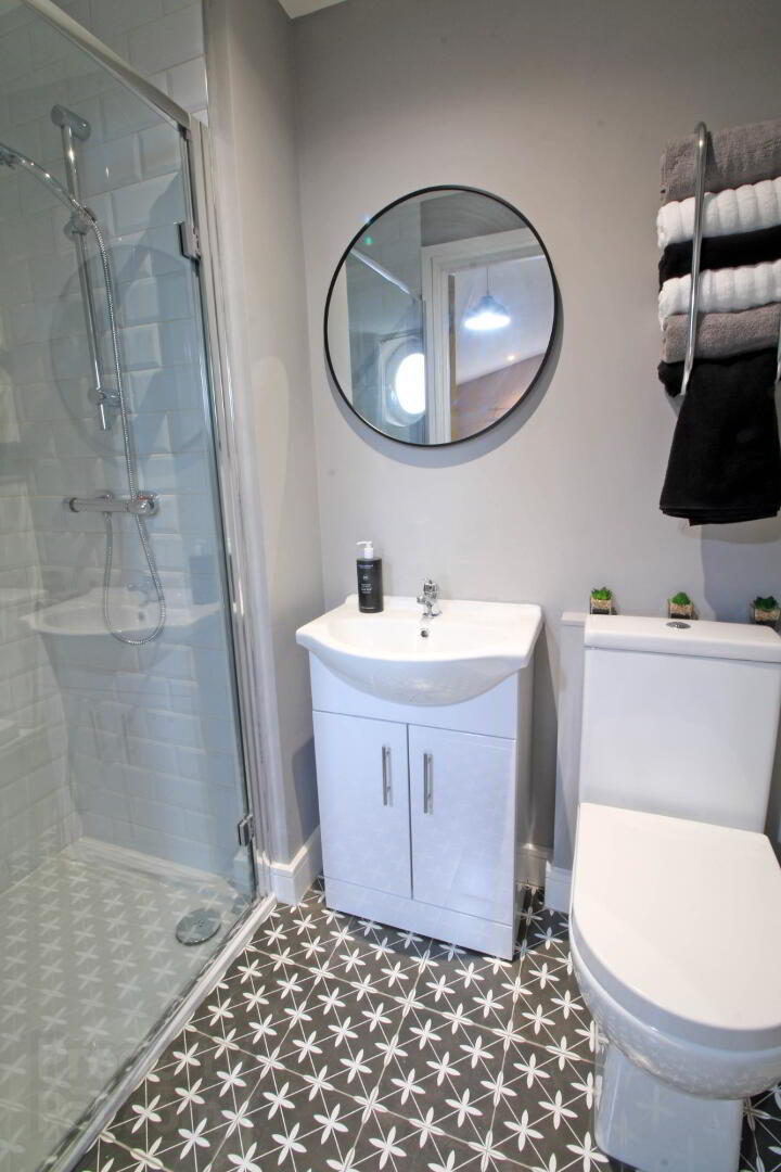 Luxury Penthouse Apartment, Bankmore Street 19 of 25
