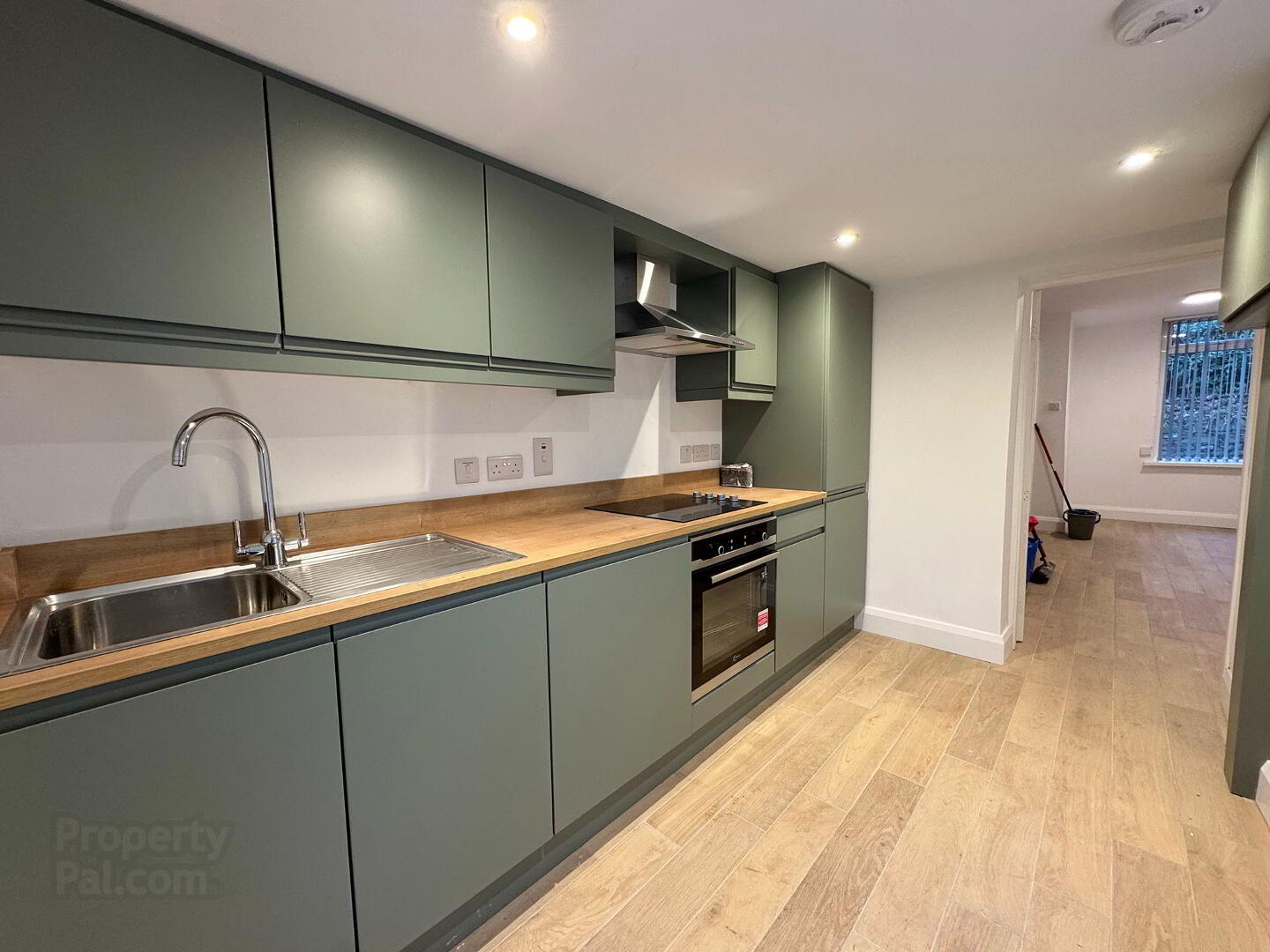 54 Kenlis Street 5 of 10
