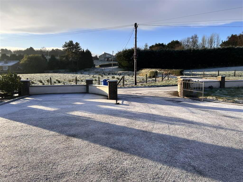 22b Lisbane Road 4 of 18