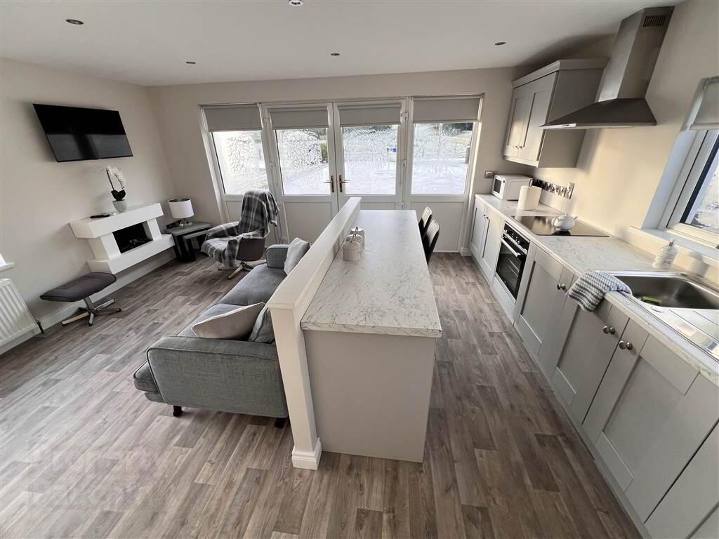 22b Lisbane Road 5 of 18